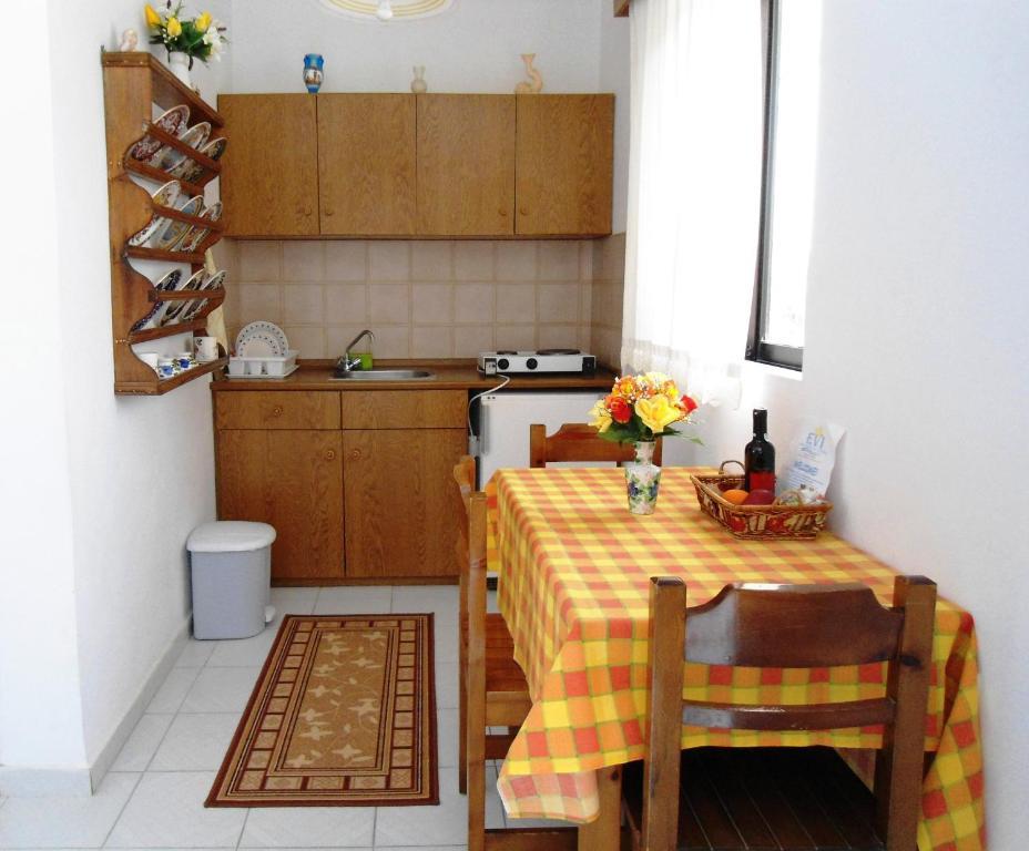 Evi Apartments And Studios Theológos Rom bilde