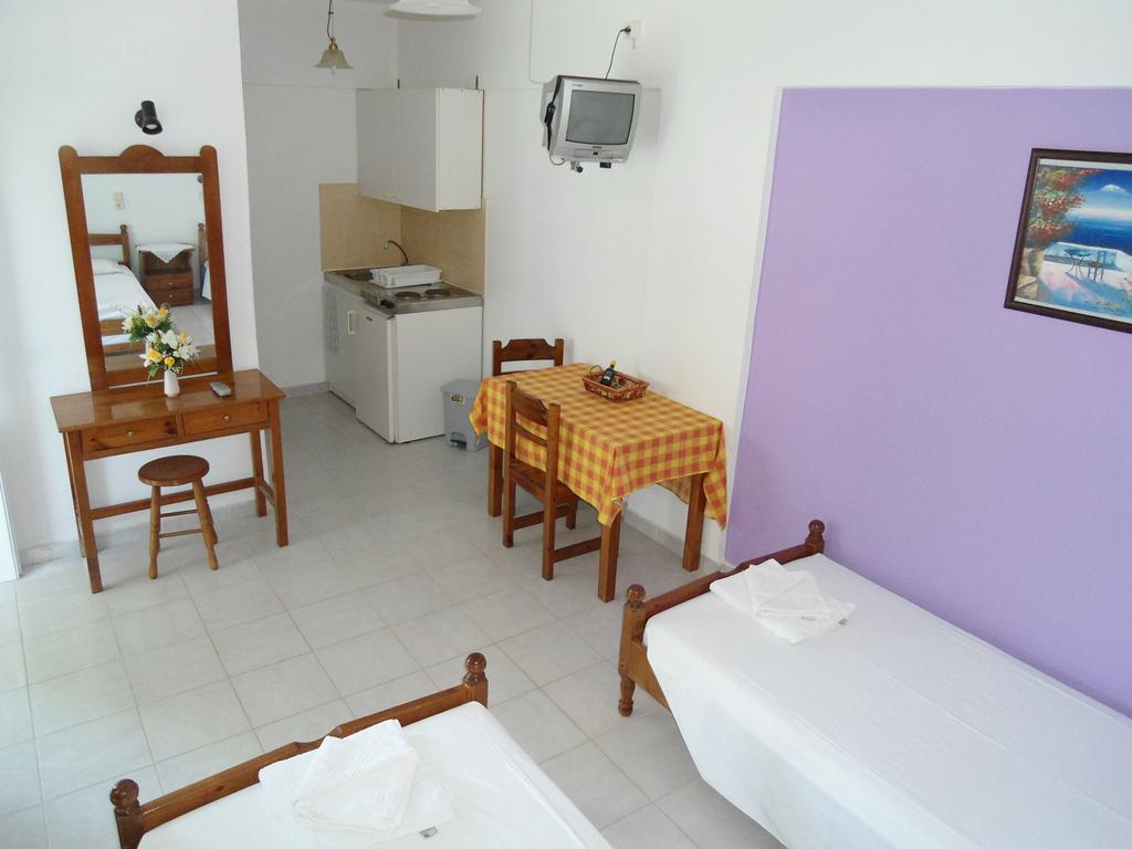 Evi Apartments And Studios Theológos Rom bilde