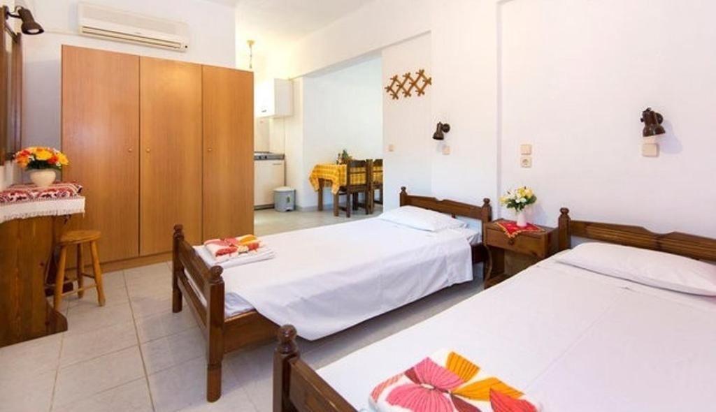 Evi Apartments And Studios Theológos Rom bilde