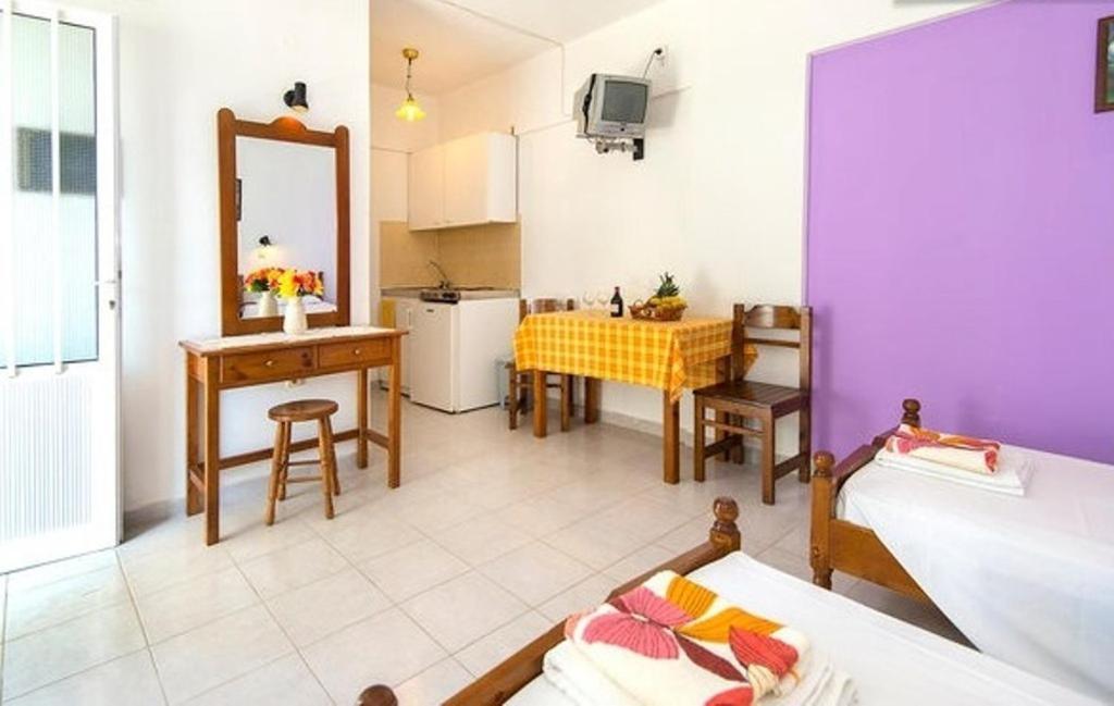 Evi Apartments And Studios Theológos Rom bilde