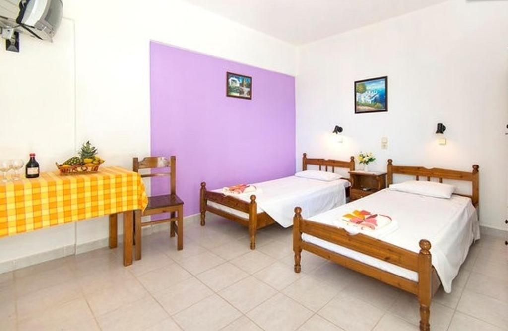 Evi Apartments And Studios Theológos Rom bilde