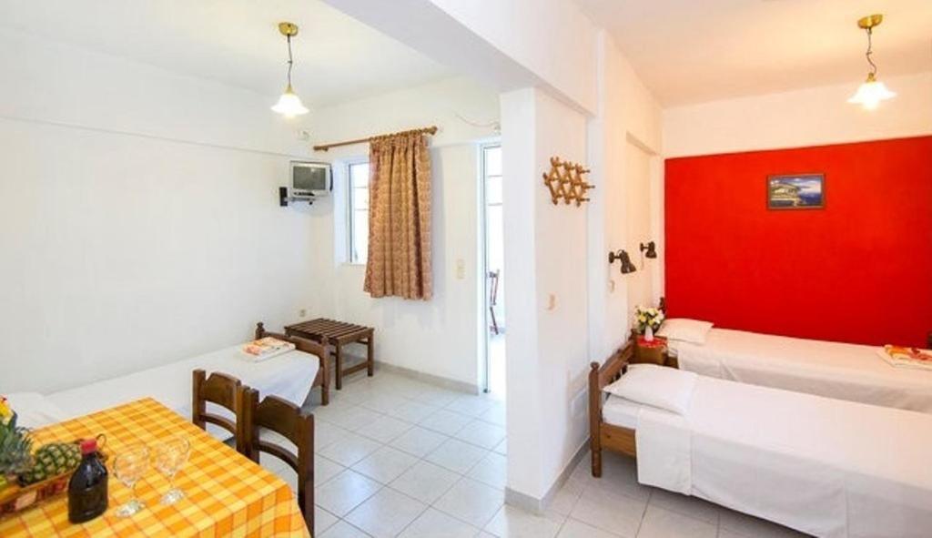 Evi Apartments And Studios Theológos Rom bilde