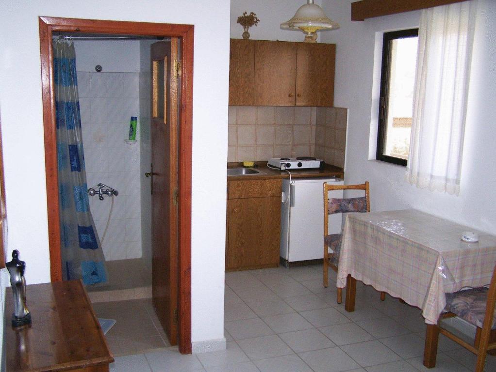 Evi Apartments And Studios Theológos Rom bilde