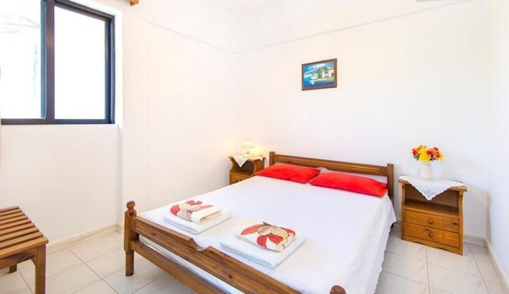 Evi Apartments And Studios Theológos Rom bilde